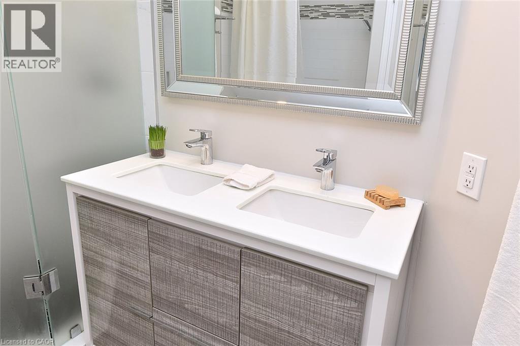 519 Southridge Drive, Hamilton, ON - Indoor Photo Showing Bathroom