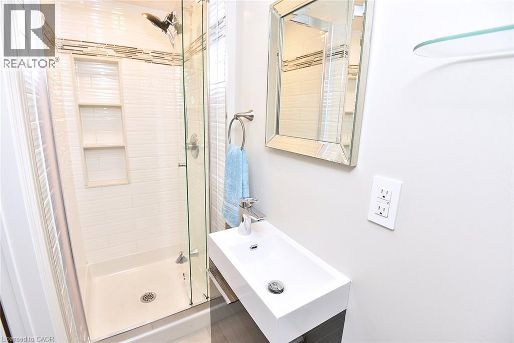 519 Southridge Drive, Hamilton, ON - Indoor Photo Showing Bathroom