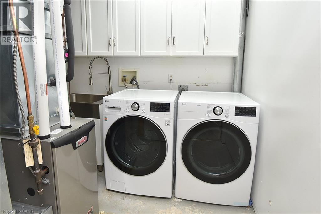 519 Southridge Drive, Hamilton, ON - Indoor Photo Showing Laundry Room