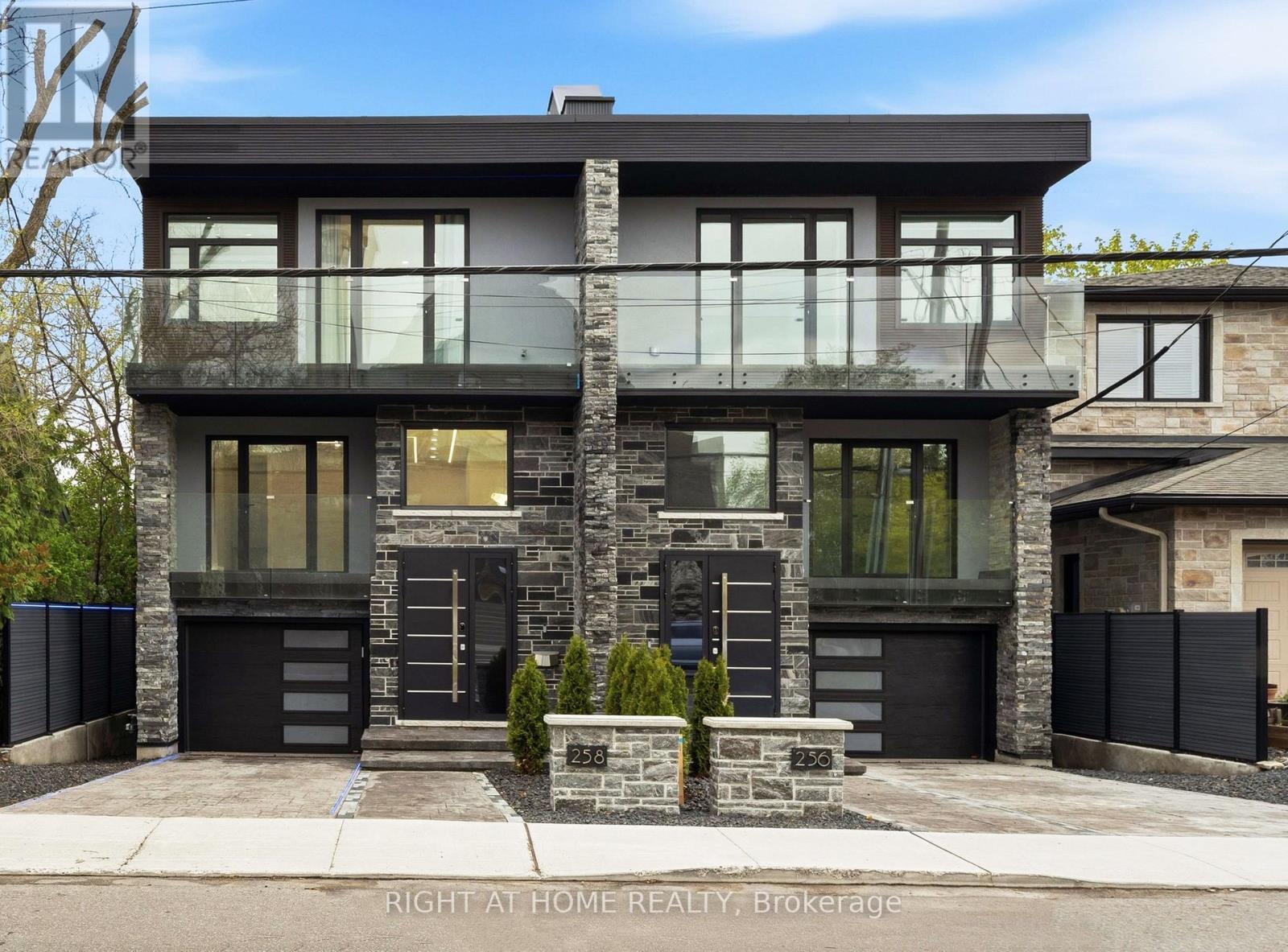 256 Northwestern Avenue, Ottawa, ON - Outdoor With Balcony With Facade