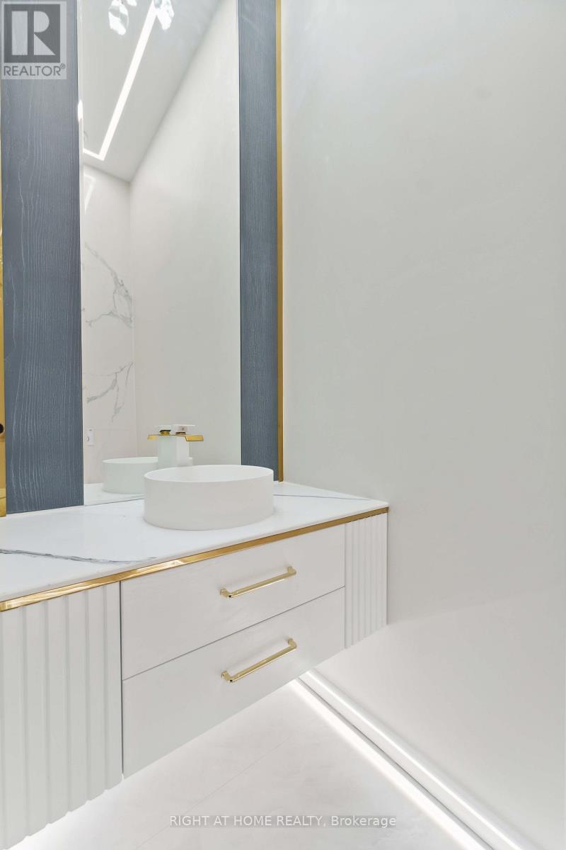 Powder Room - 256 Northwestern Avenue, Ottawa, ON - Indoor Photo Showing Bathroom
