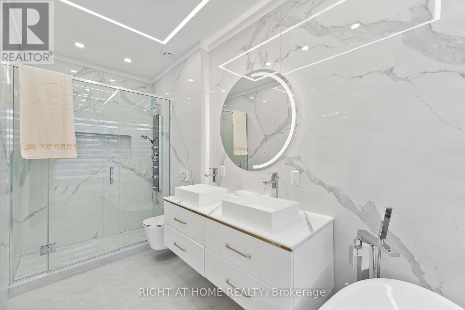 Primary Master Ensuite - 256 Northwestern Avenue, Ottawa, ON - Indoor Photo Showing Bathroom