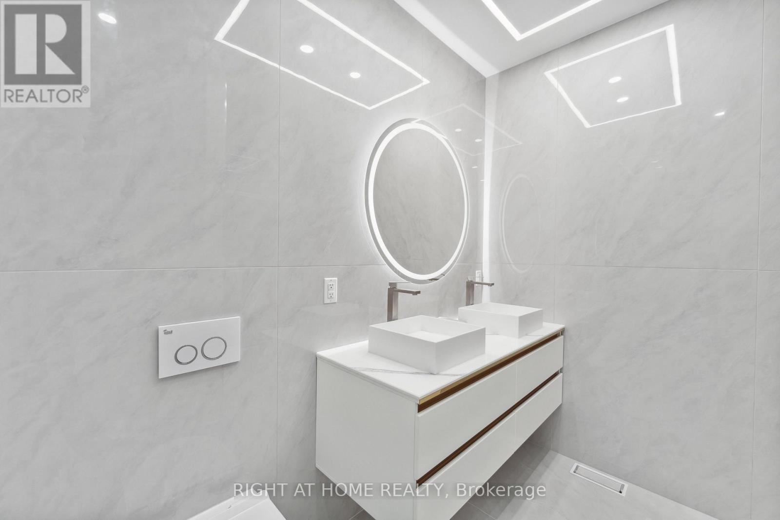 Shared Washroom - 256 Northwestern Avenue, Ottawa, ON - Indoor Photo Showing Bathroom