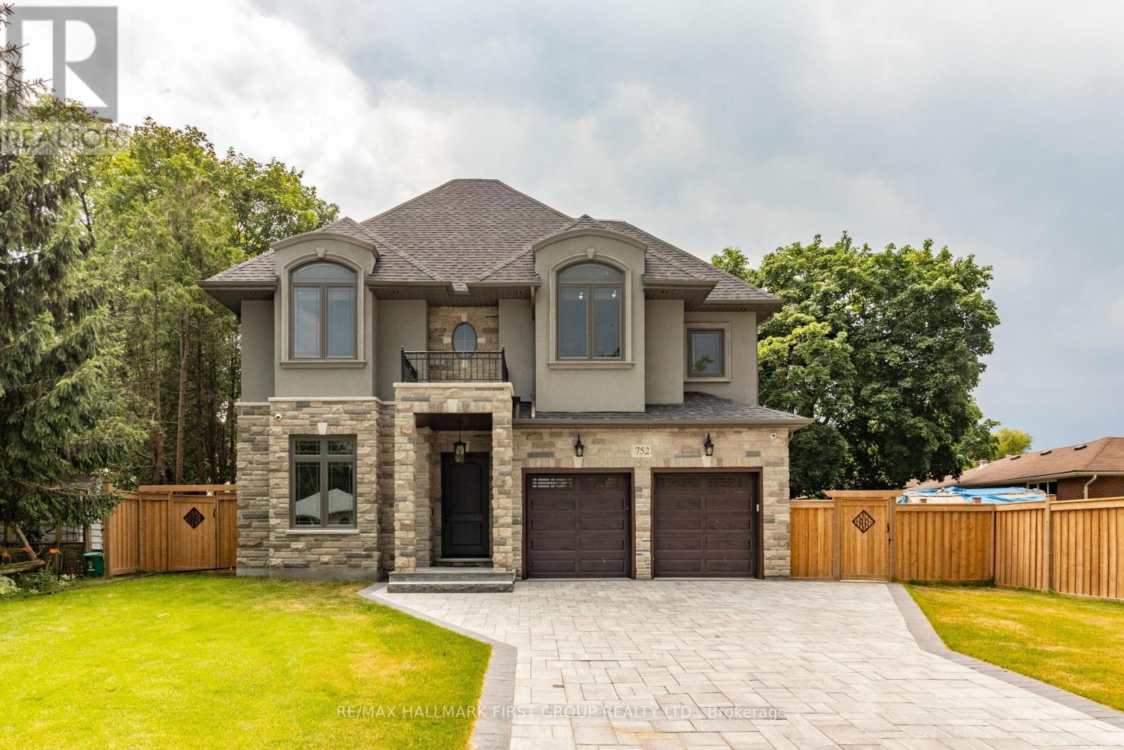 752 Hillview Crescent, Pickering, ON - Outdoor With Facade