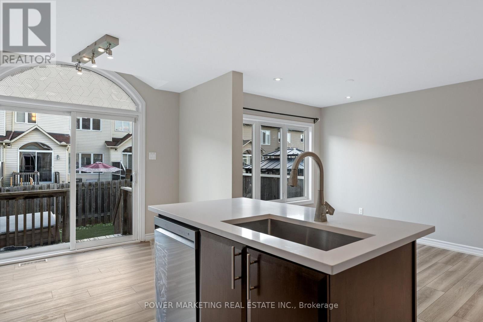245 Silvermoon Crescent, Ottawa, ON - Indoor