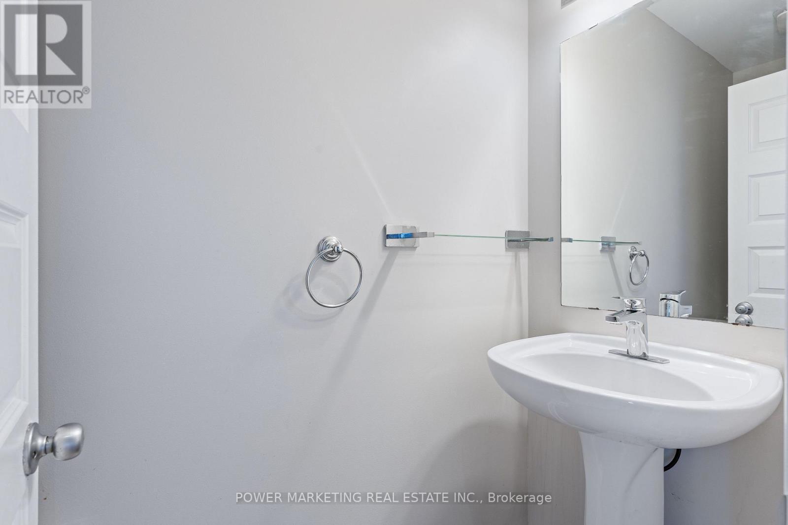 245 Silvermoon Crescent, Ottawa, ON - Indoor Photo Showing Bathroom