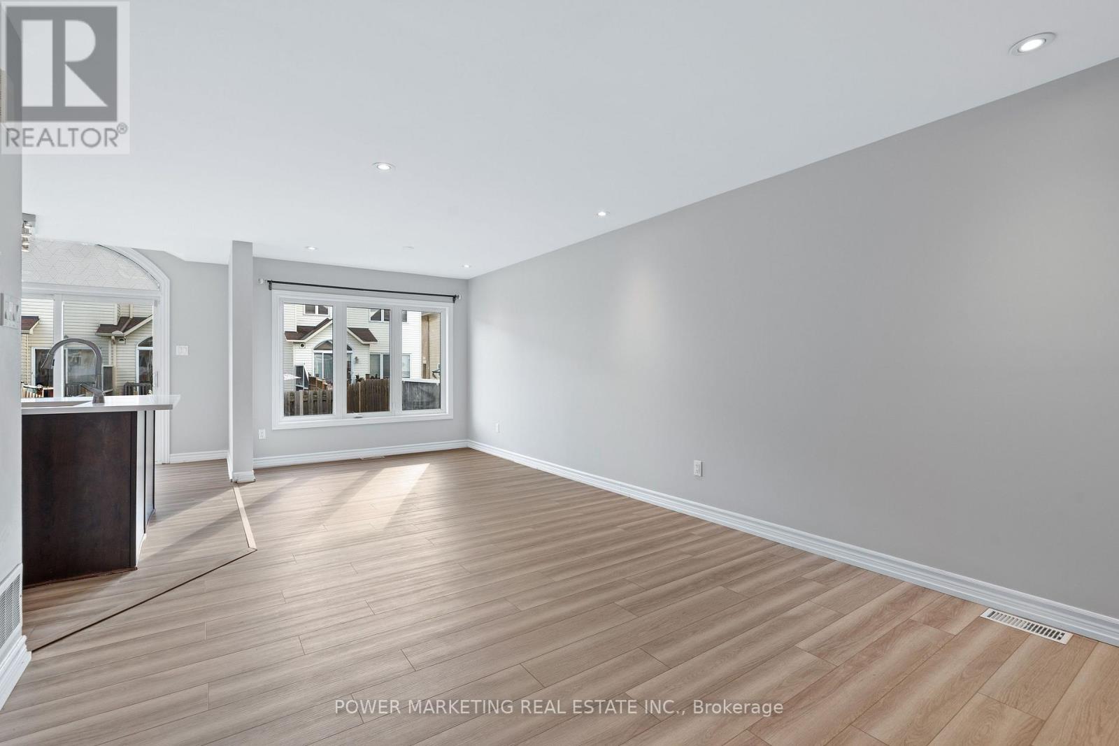 245 Silvermoon Crescent, Ottawa, ON - Indoor