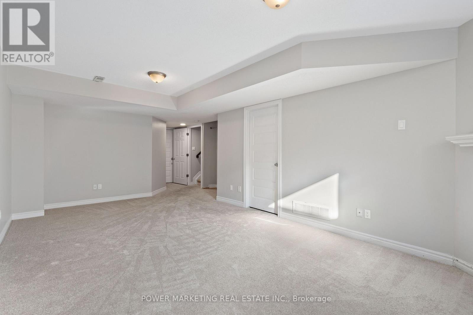 245 Silvermoon Crescent, Ottawa, ON - Indoor Photo Showing Other Room
