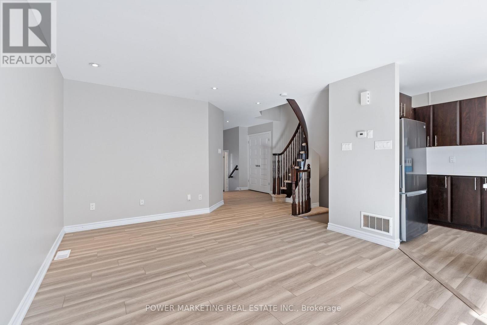 245 Silvermoon Crescent, Ottawa, ON - Indoor Photo Showing Other Room