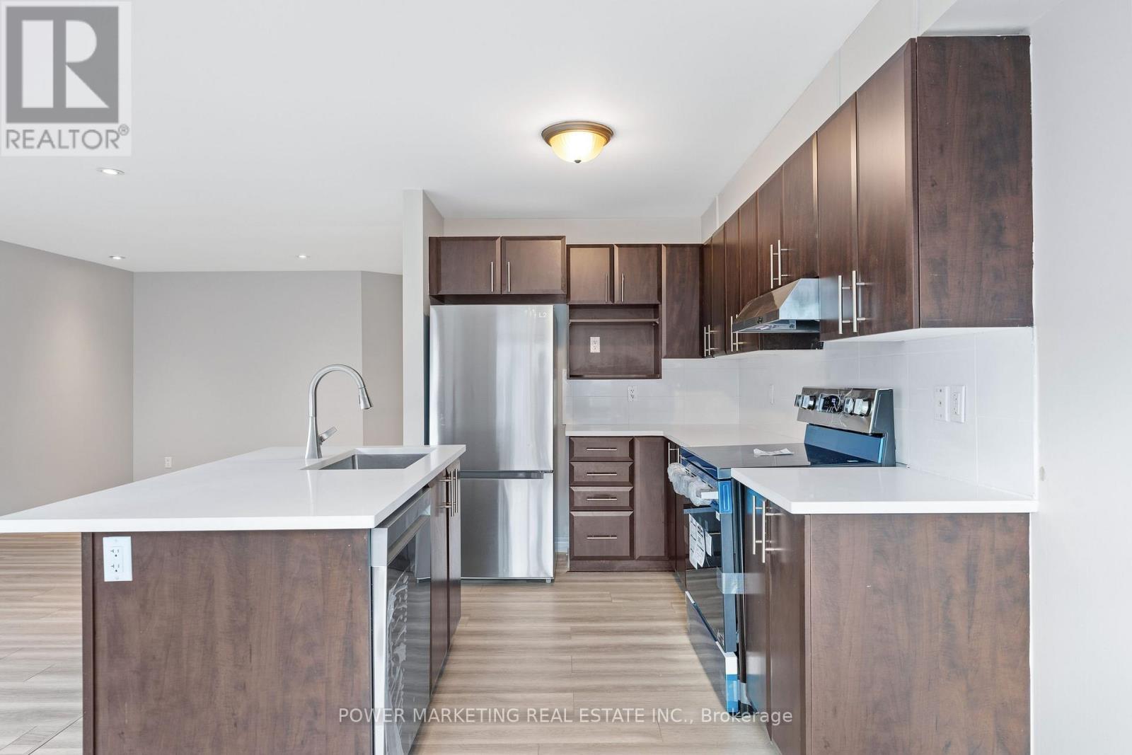 245 Silvermoon Crescent, Ottawa, ON - Indoor Photo Showing Kitchen With Upgraded Kitchen