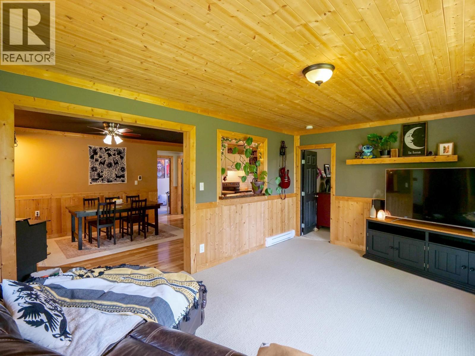 3861 Hillcrest Road, Quesnel, BC -