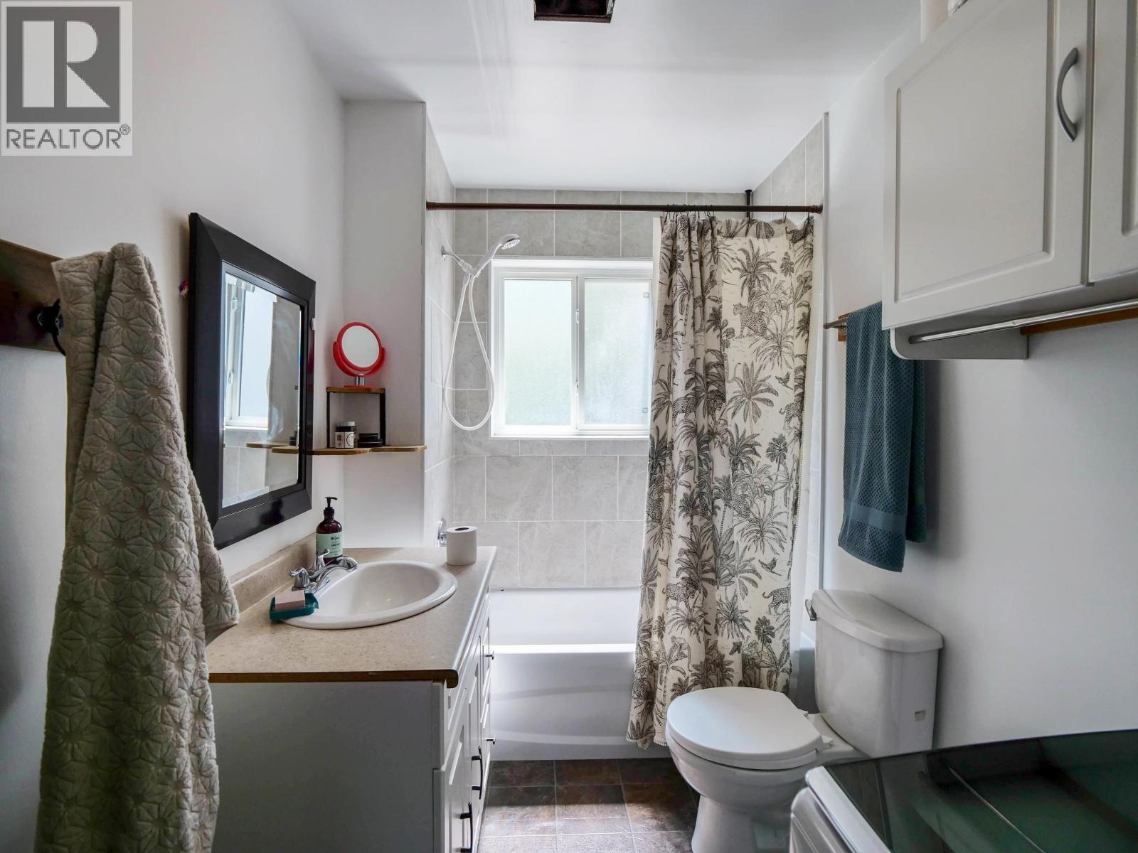 3861 Hillcrest Road, Quesnel, BC - Indoor Photo Showing Bathroom