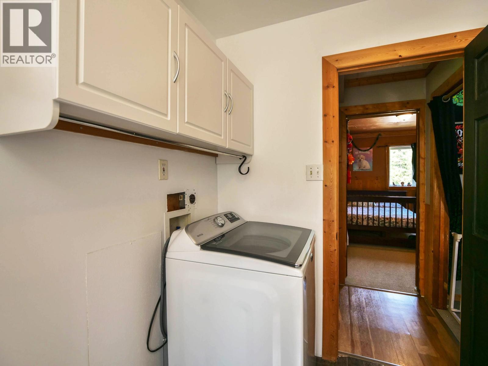 3861 Hillcrest Road, Quesnel, BC - Indoor Photo Showing Laundry Room
