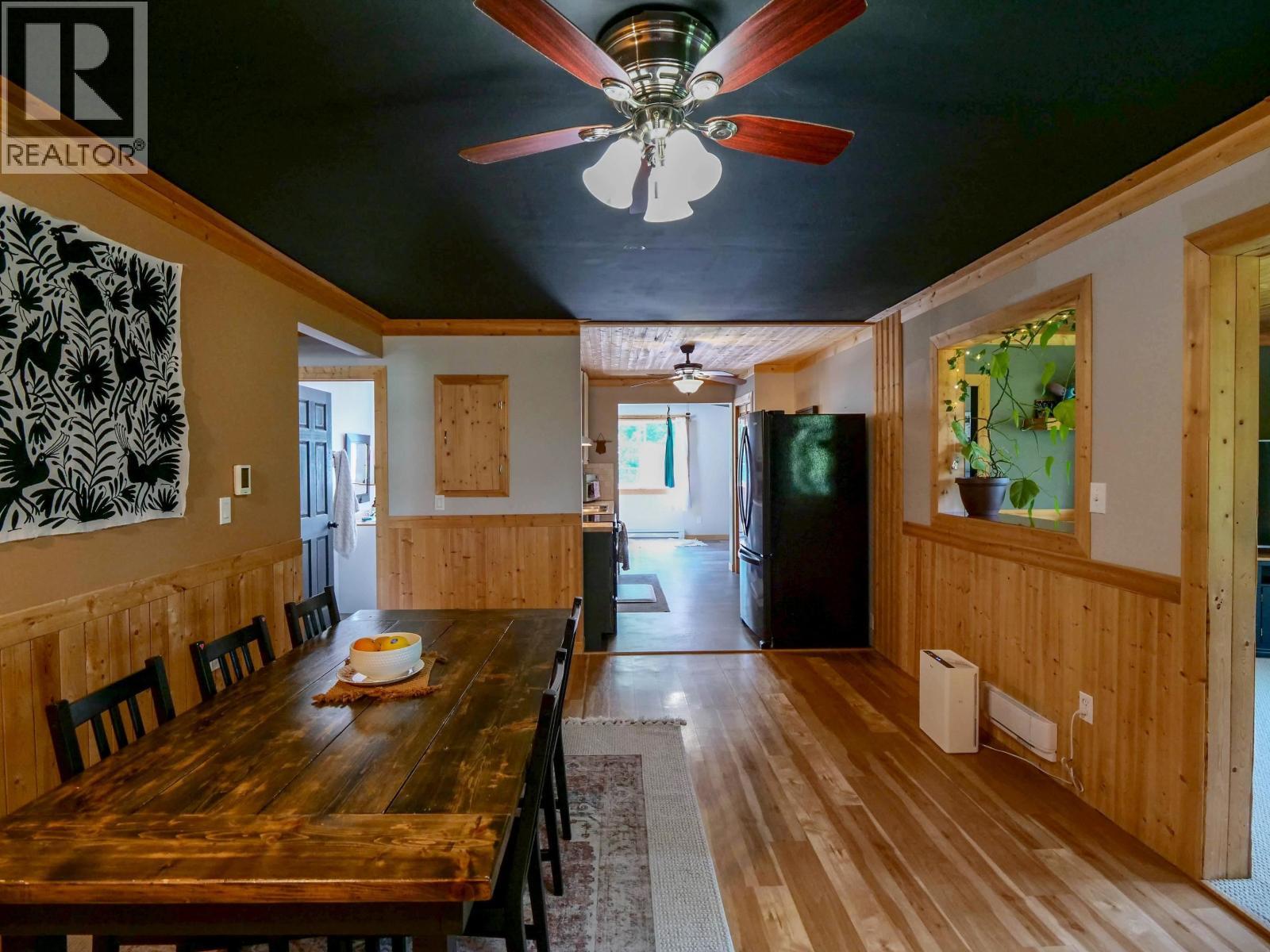 3861 Hillcrest Road, Quesnel, BC - Indoor Photo Showing Dining Room
