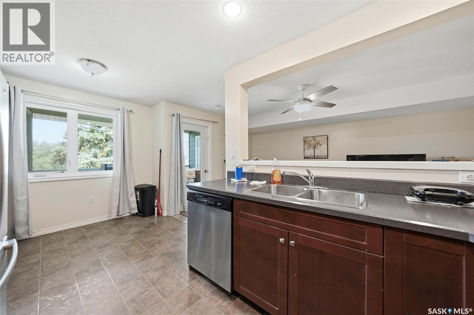 210 515 28Th Street E, Prince Albert, SK - Indoor Photo Showing Kitchen With Double Sink