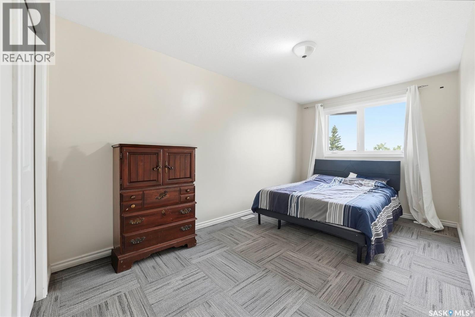 210 515 28Th Street E, Prince Albert, SK - Indoor Photo Showing Bedroom