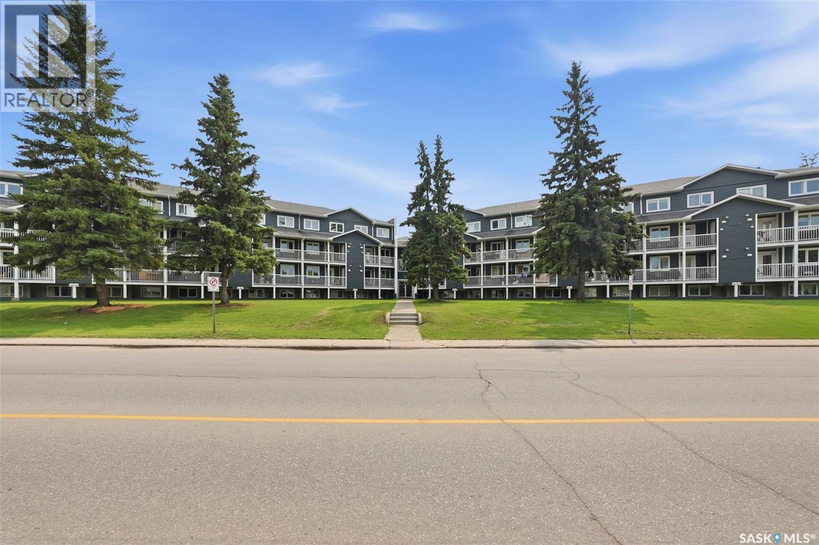 210 515 28Th Street E, Prince Albert, SK - Outdoor With Facade