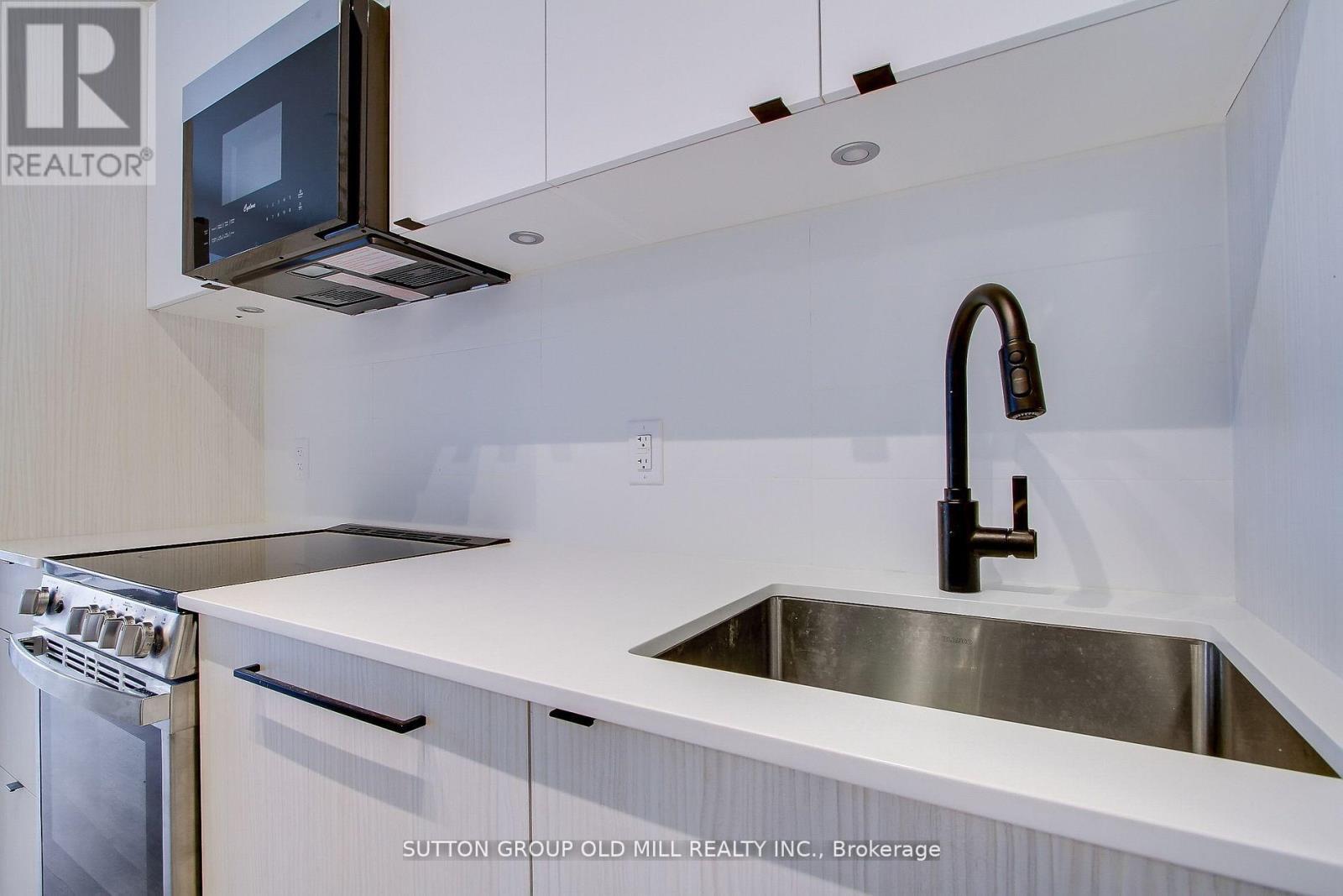 516 - 2369 Danforth Avenue, Toronto, ON - Indoor Photo Showing Kitchen