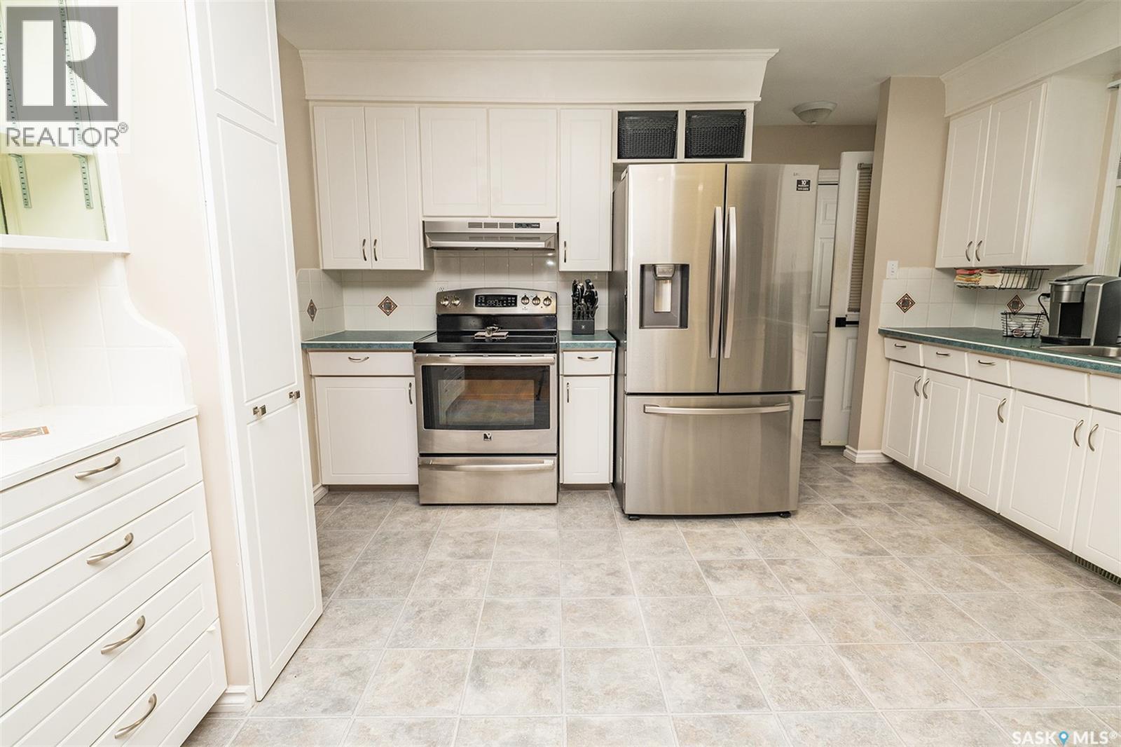 302 7Th Street E, Wynyard, SK - Indoor Photo Showing Kitchen