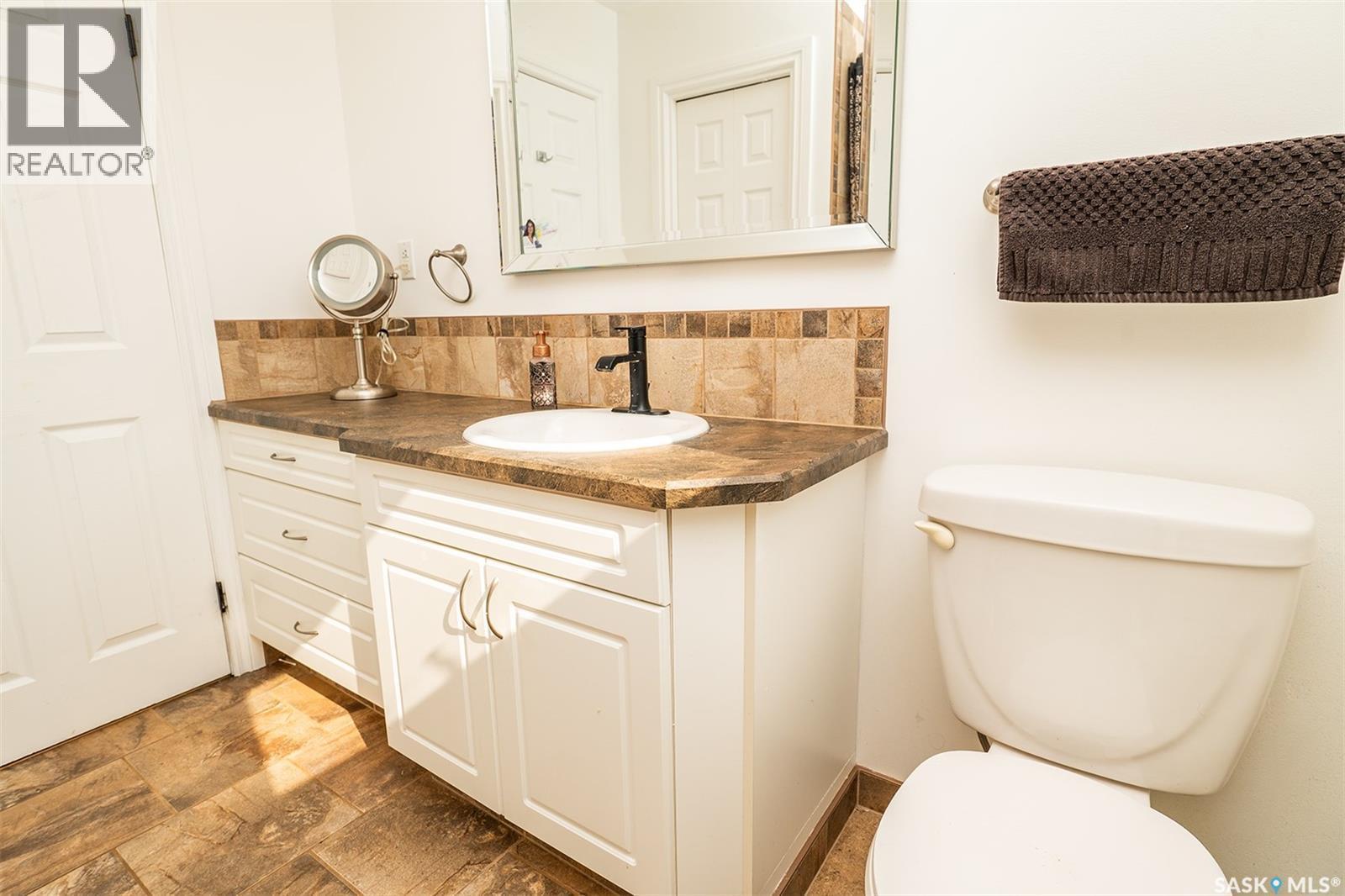 302 7Th Street E, Wynyard, SK - Indoor Photo Showing Bathroom