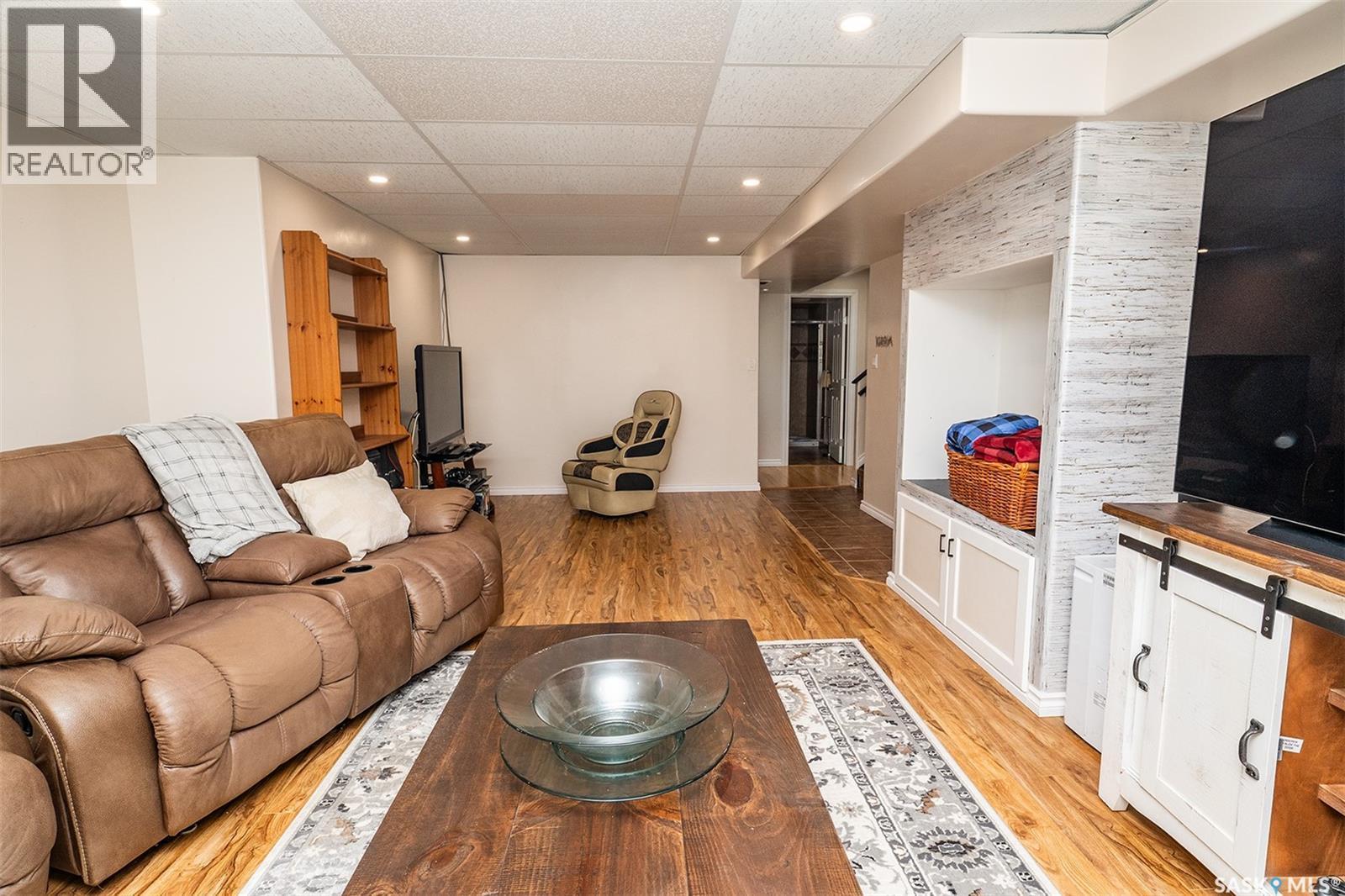 302 7Th Street E, Wynyard, SK - Indoor Photo Showing Living Room