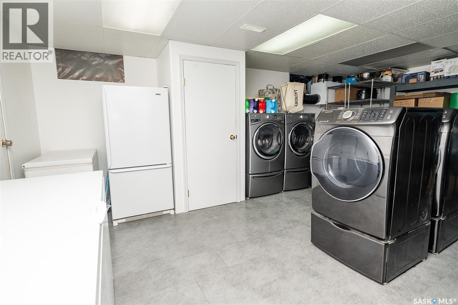 302 7Th Street E, Wynyard, SK - Indoor Photo Showing Laundry Room
