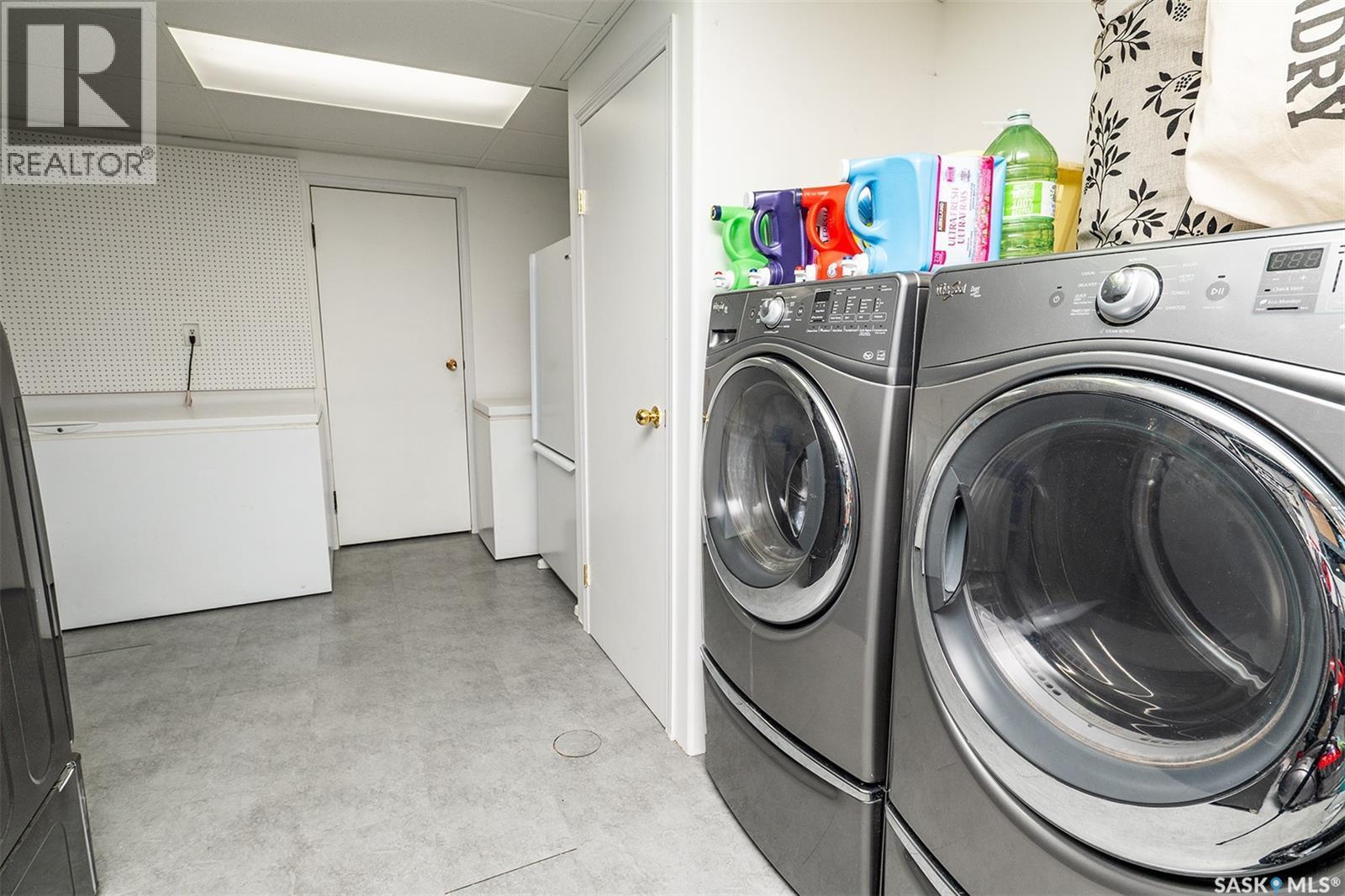 302 7Th Street E, Wynyard, SK - Indoor Photo Showing Laundry Room