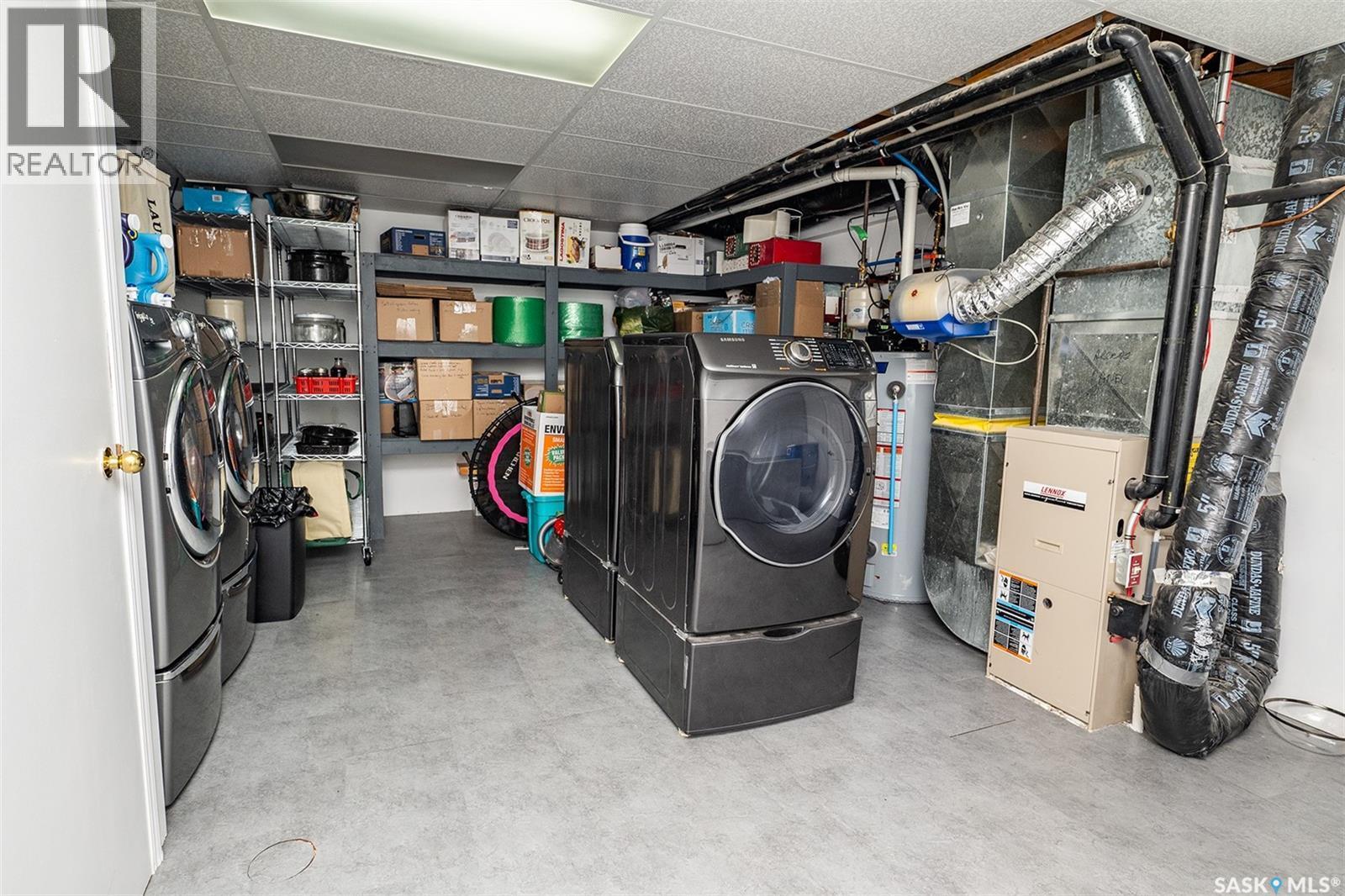 302 7Th Street E, Wynyard, SK - Indoor Photo Showing Laundry Room