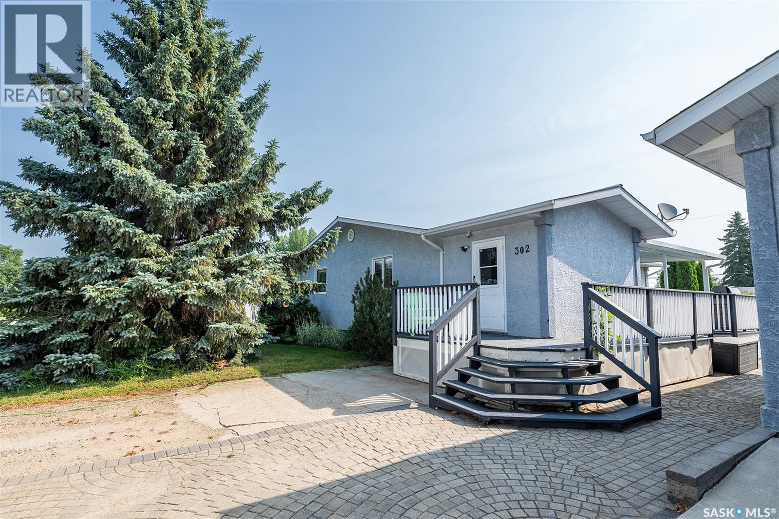 302 7Th Street E, Wynyard, SK - Outdoor With Deck Patio Veranda