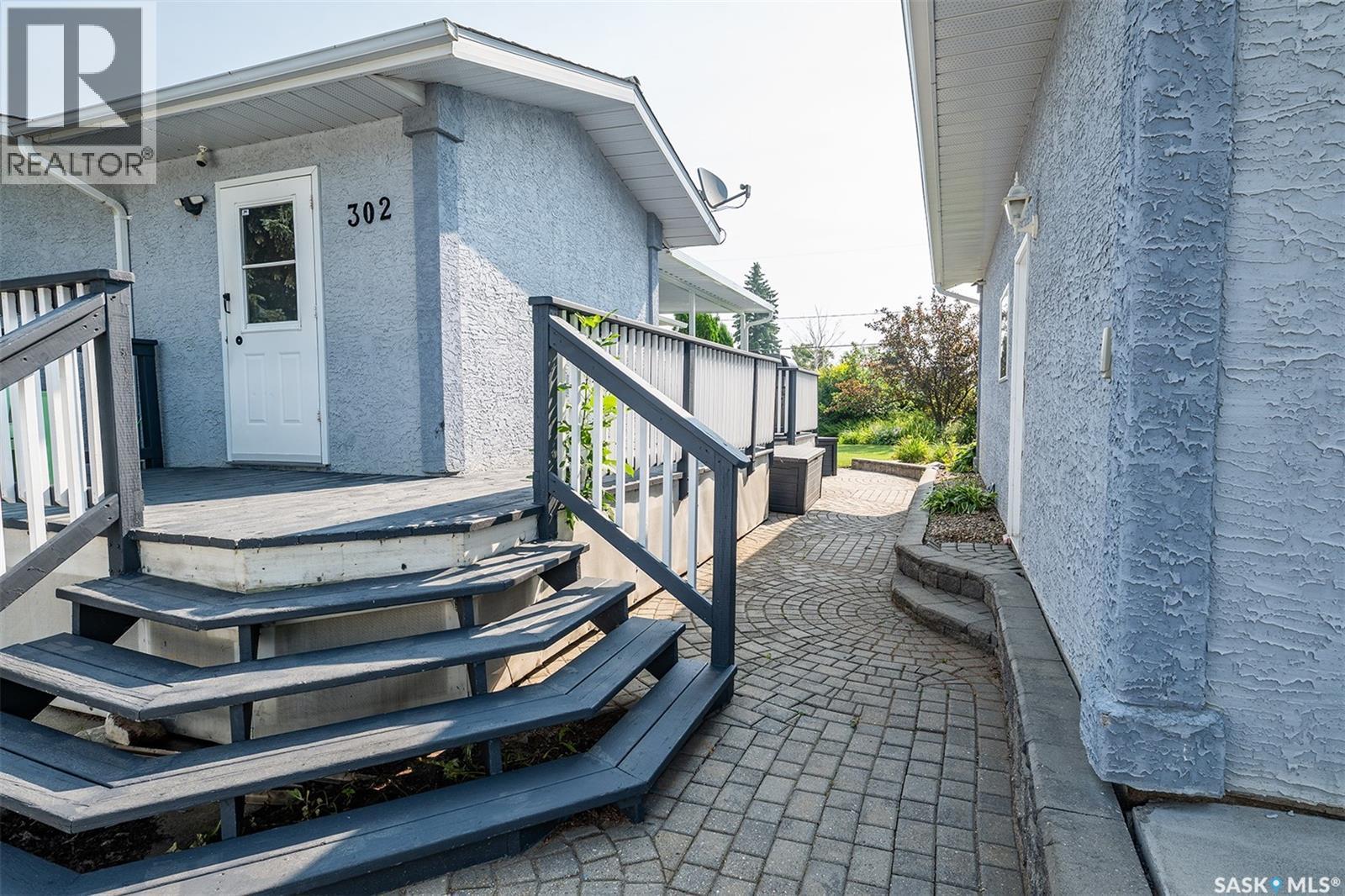 302 7Th Street E, Wynyard, SK - Outdoor With Deck Patio Veranda With Exterior