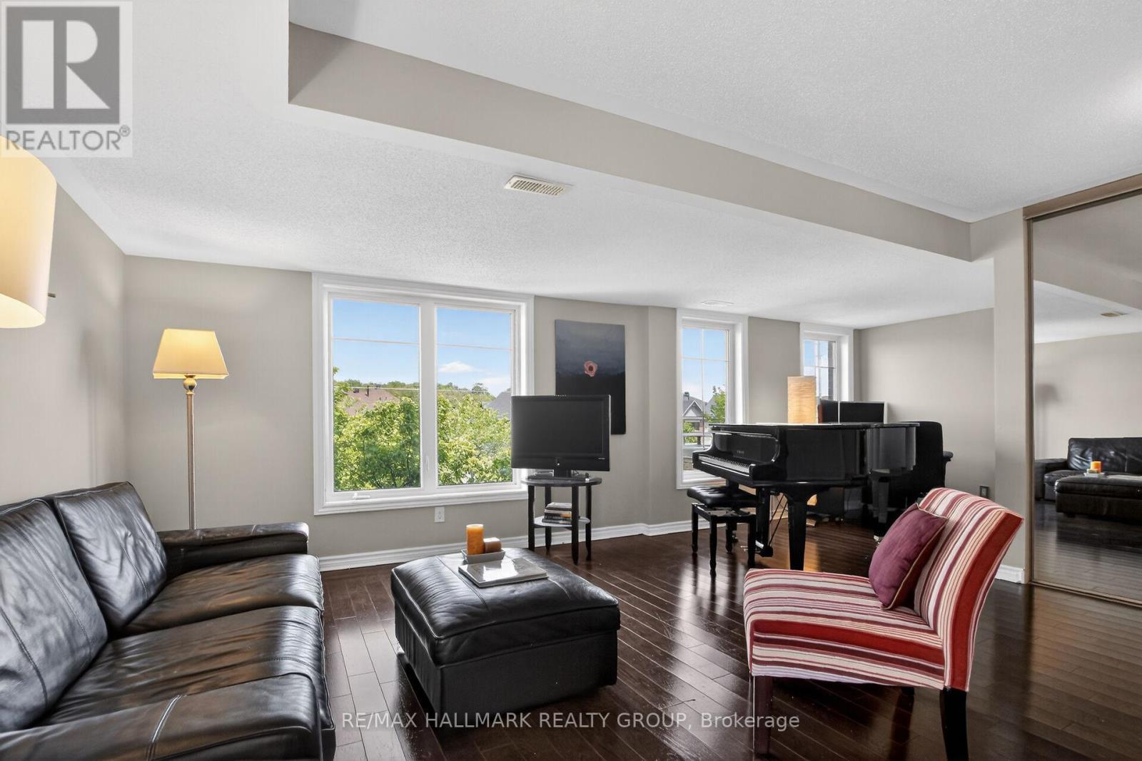 B - 1145 Longfields Drive, Ottawa, ON - Indoor Photo Showing Living Room