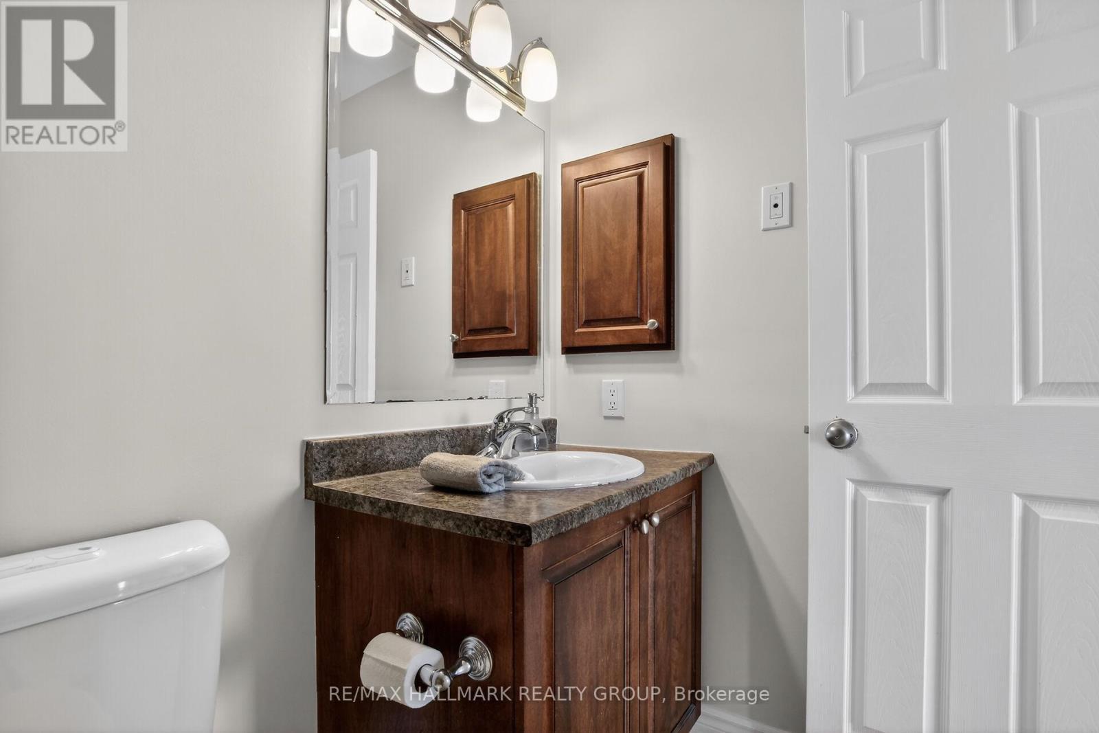 B - 1145 Longfields Drive, Ottawa, ON - Indoor Photo Showing Bathroom