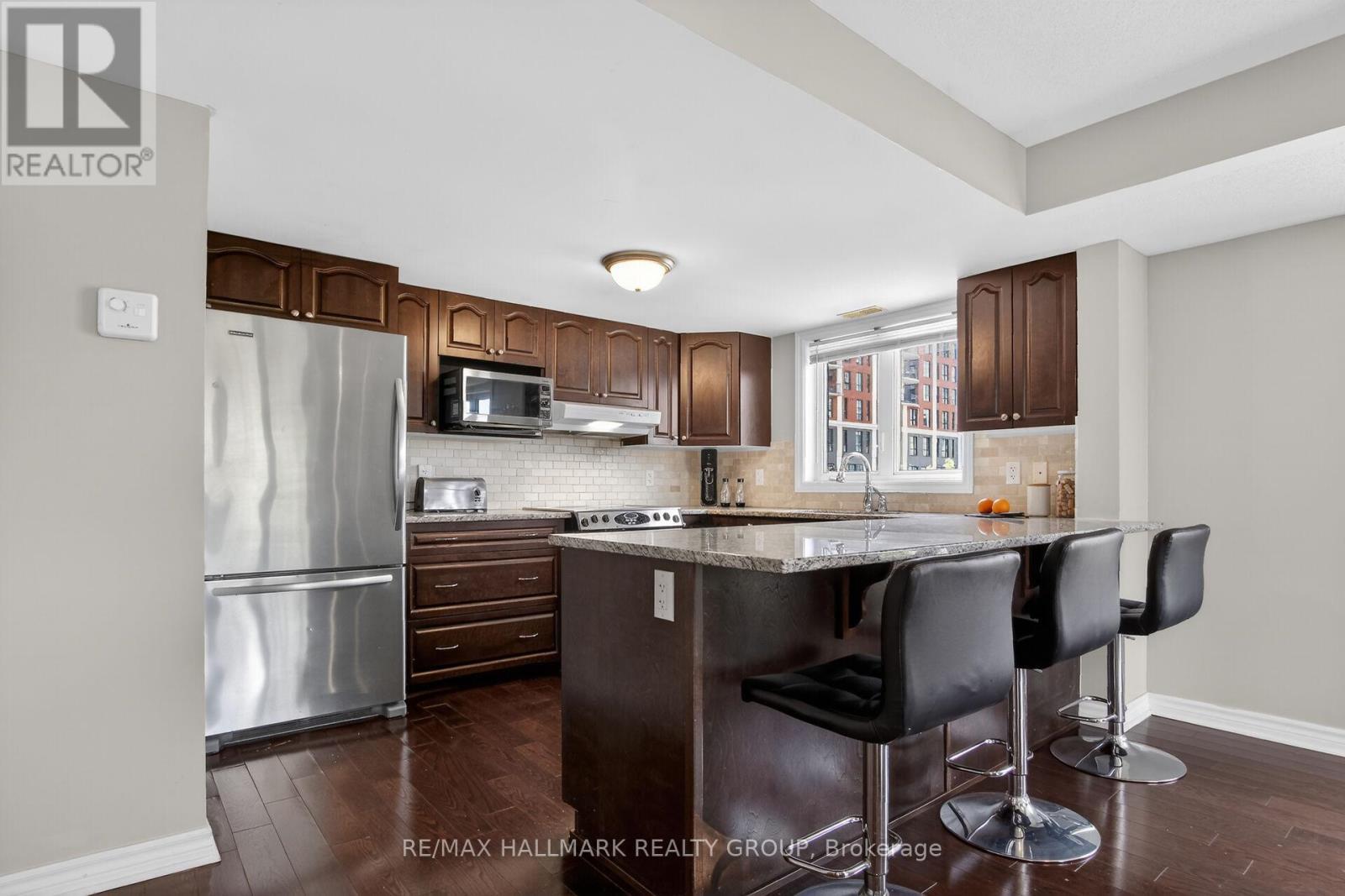 B - 1145 Longfields Drive, Ottawa, ON - Indoor Photo Showing Kitchen With Upgraded Kitchen