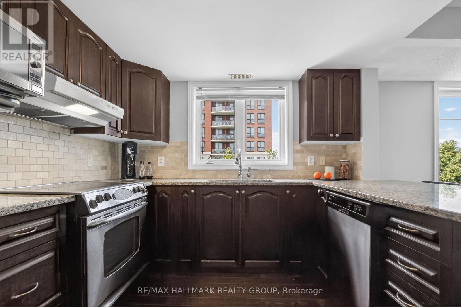 B - 1145 Longfields Drive, Ottawa, ON - Indoor Photo Showing Kitchen