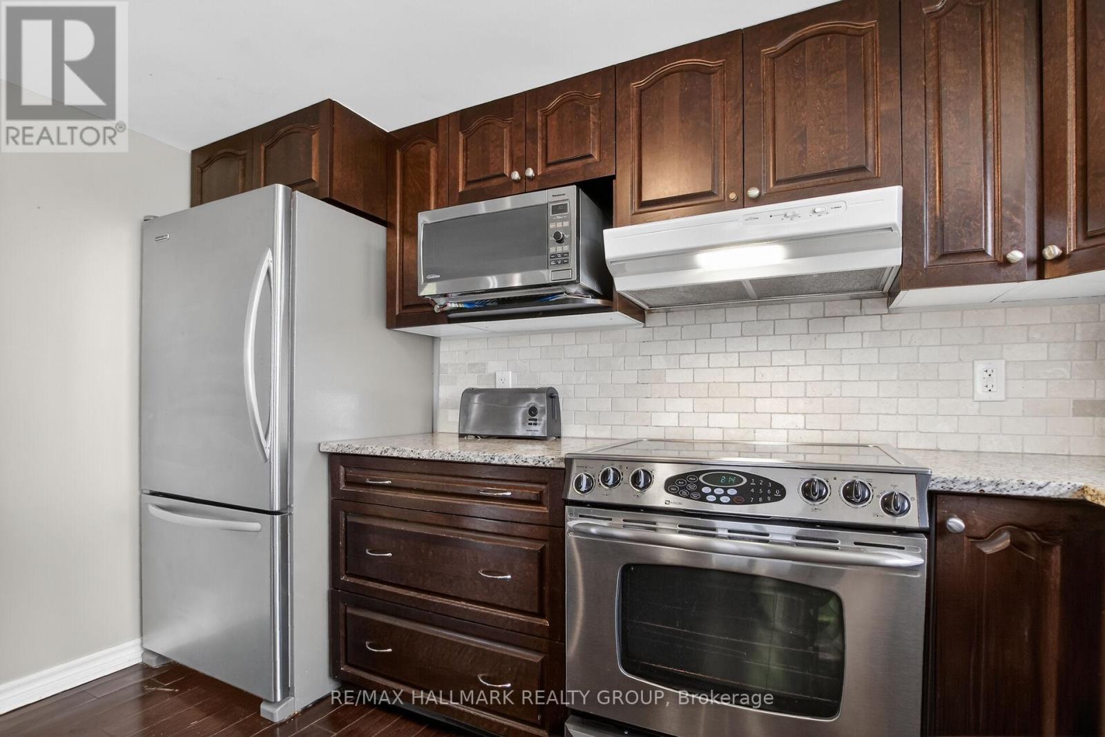 B - 1145 Longfields Drive, Ottawa, ON - Indoor Photo Showing Kitchen