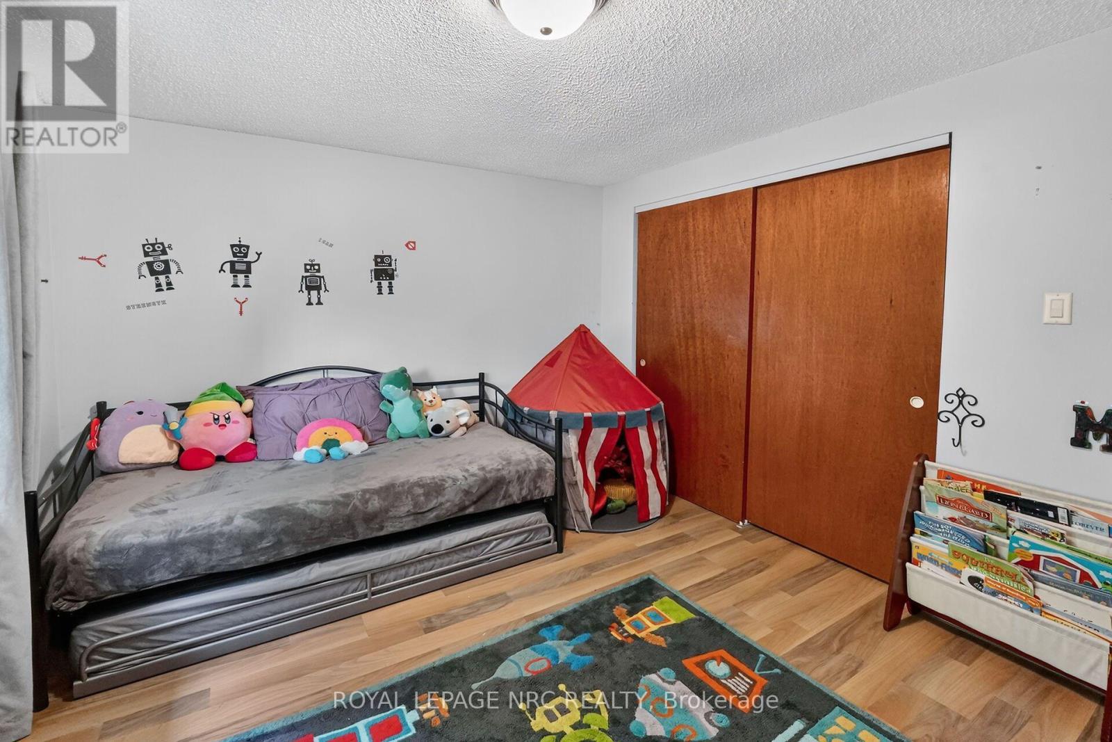 3 Orchard Parkway, Grimsby, ON - Indoor Photo Showing Bedroom