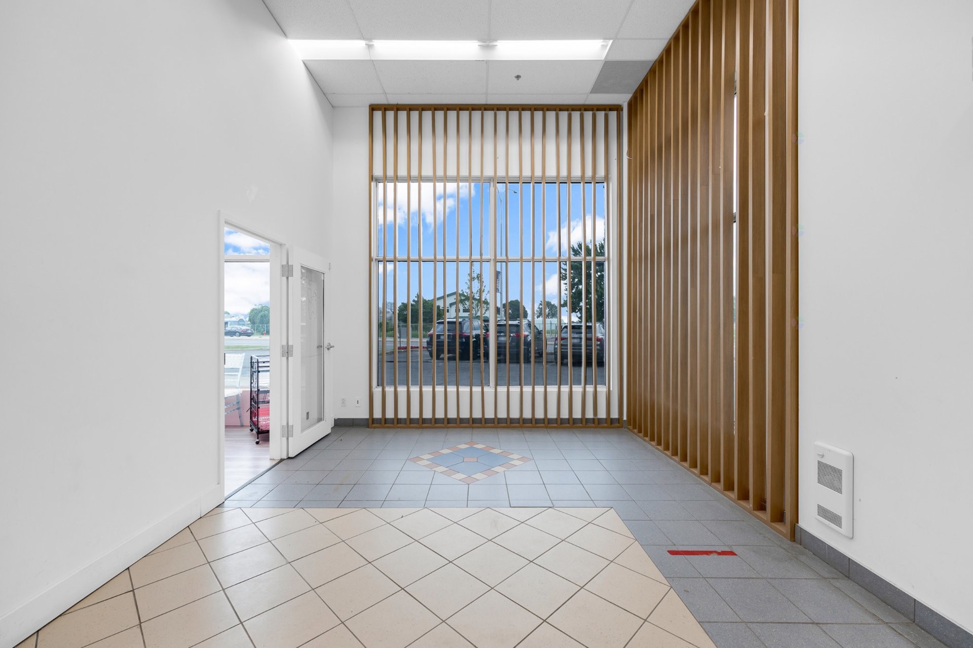 Hall d'entrée/Vestibule - 3 Boul. Samson, Laval (Sainte-Dorothée), QC
