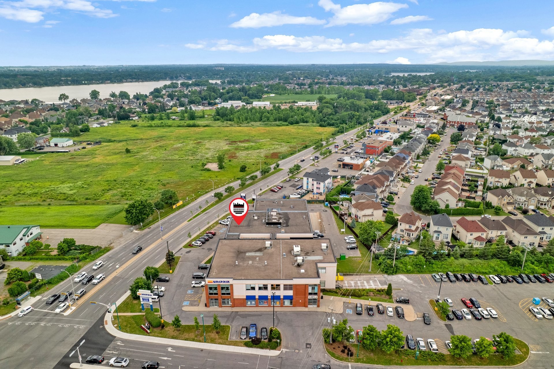 Extérieur - 3 Boul. Samson, Laval (Sainte-Dorothée), QC