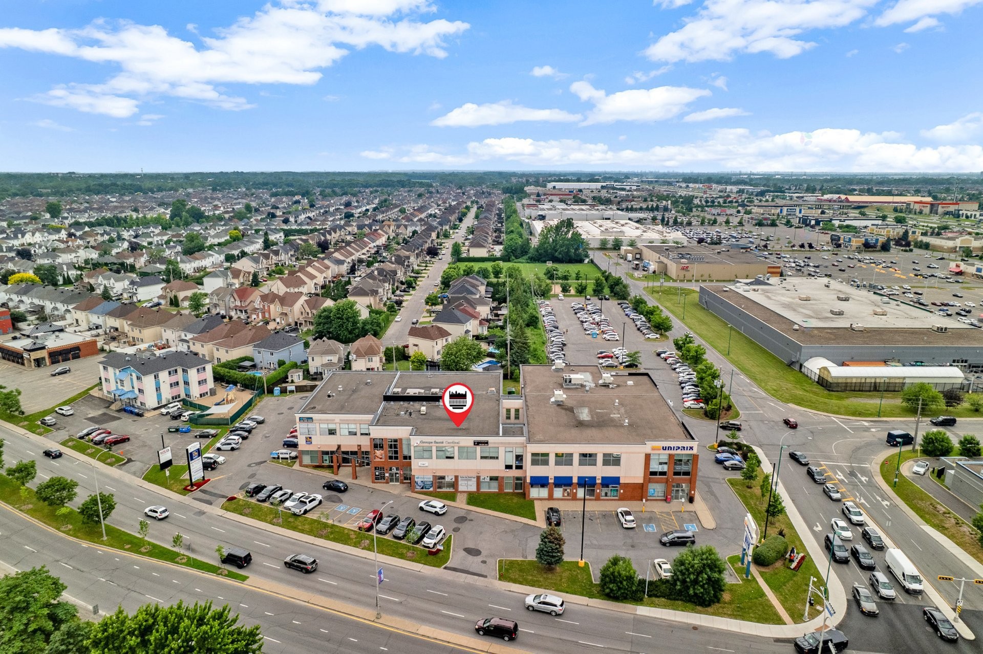 Extérieur - 3 Boul. Samson, Laval (Sainte-Dorothée), QC
