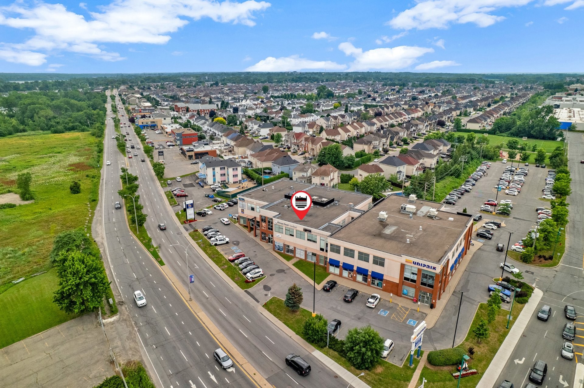 Extérieur - 3 Boul. Samson, Laval (Sainte-Dorothée), QC