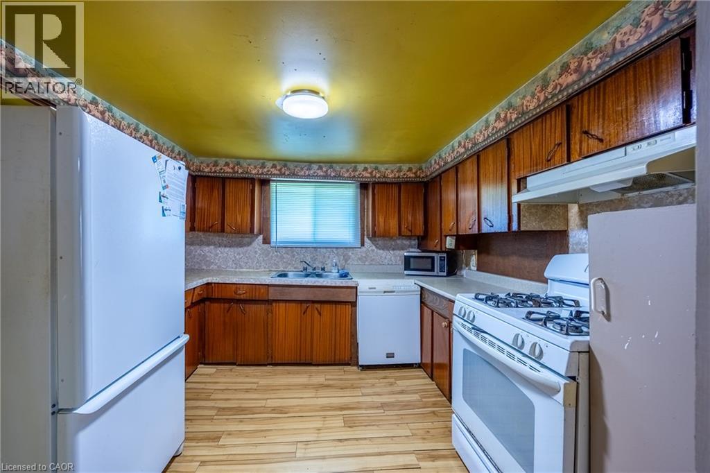 11 Barbara Drive, Nanticoke, ON - Indoor Photo Showing Kitchen