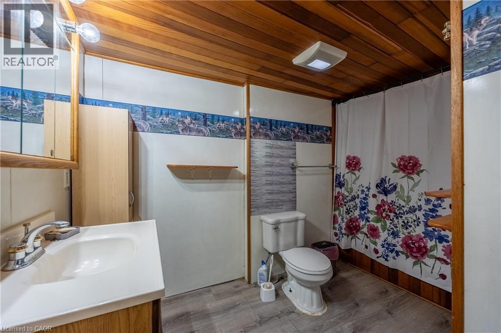 11 Barbara Drive, Nanticoke, ON - Indoor Photo Showing Bathroom