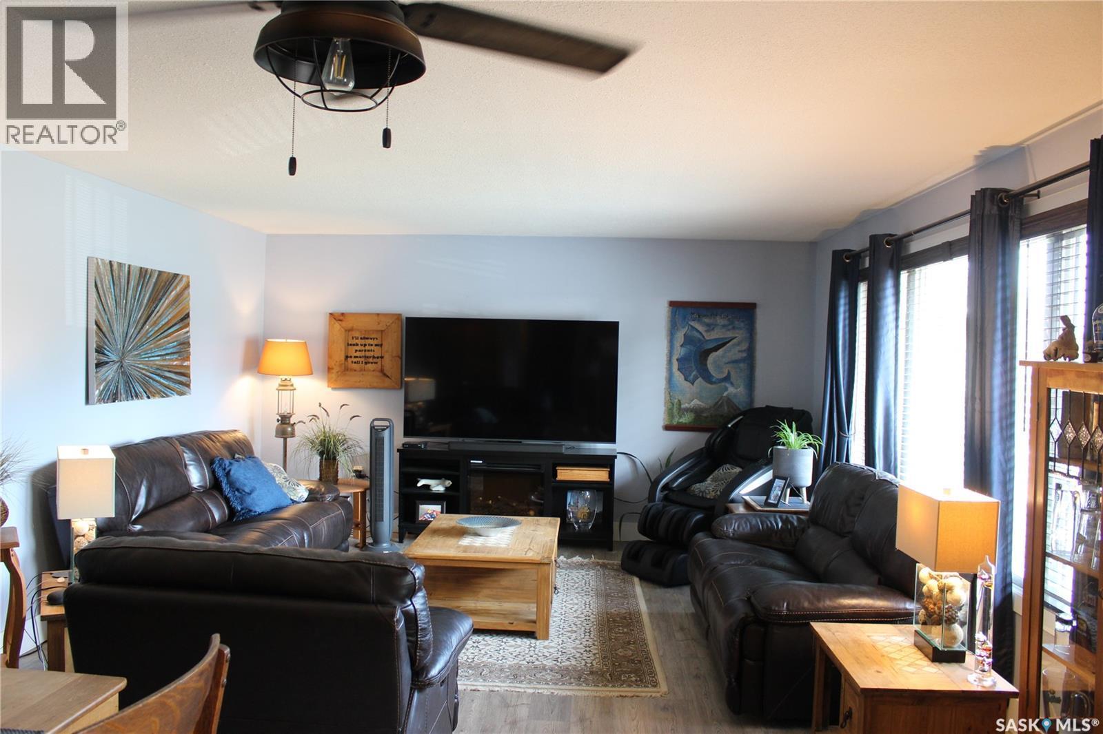 265 Saskatchewan Street, Central Butte, SK - Indoor Photo Showing Living Room