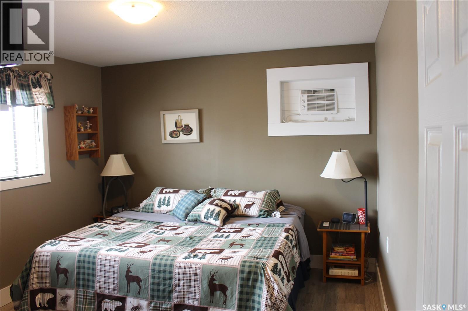 265 Saskatchewan Street, Central Butte, SK - Indoor Photo Showing Bedroom