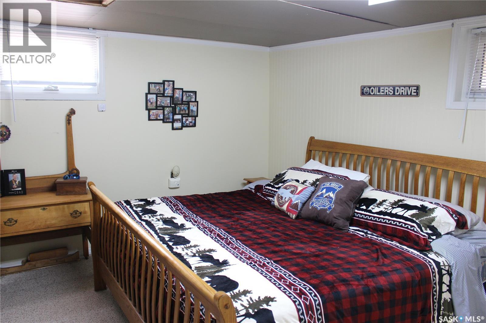 265 Saskatchewan Street, Central Butte, SK - Indoor Photo Showing Bedroom