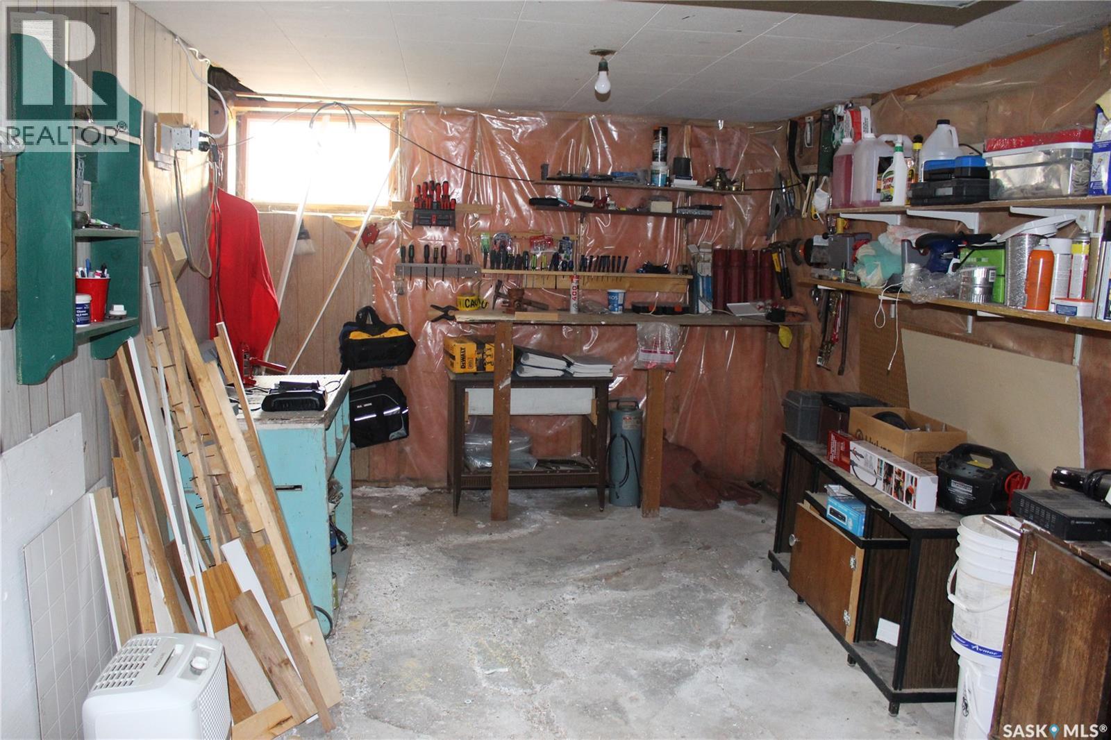 265 Saskatchewan Street, Central Butte, SK - Indoor