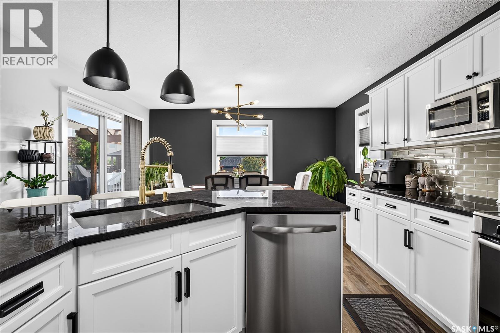69 Goldenglow Drive, Moose Jaw, SK - Indoor Photo Showing Kitchen With Double Sink With Upgraded Kitchen