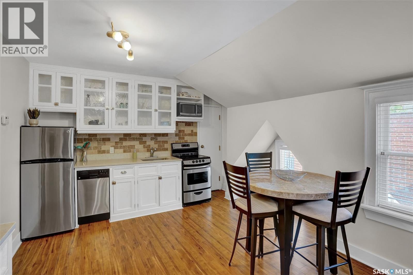 2216 Lorne Street, Regina, SK - Indoor