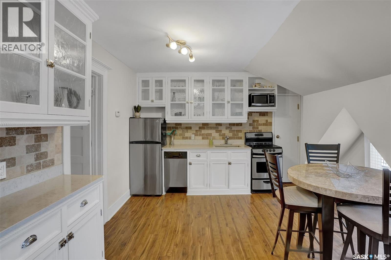 2216 Lorne Street, Regina, SK - Indoor