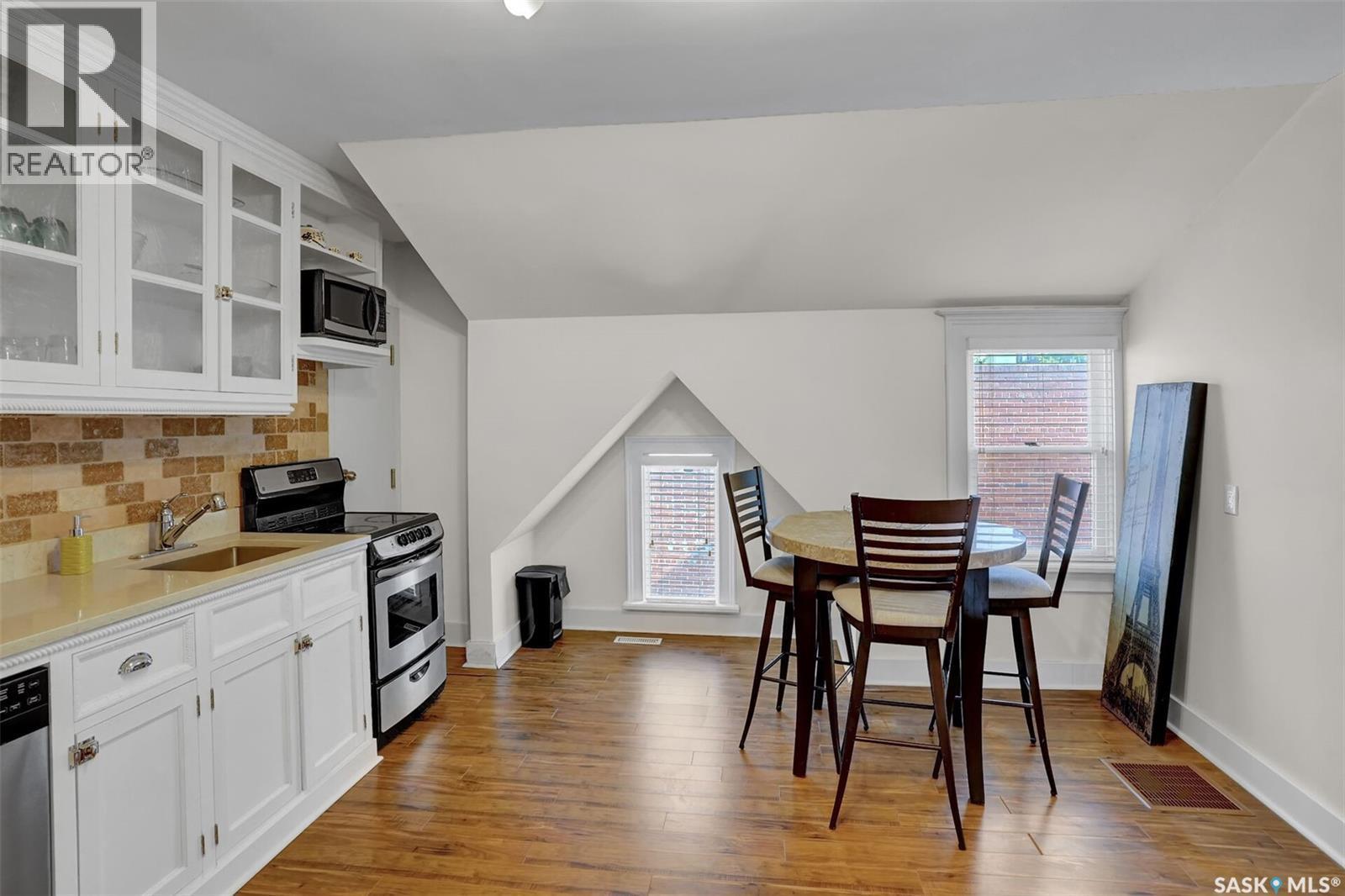 2216 Lorne Street, Regina, SK - Indoor